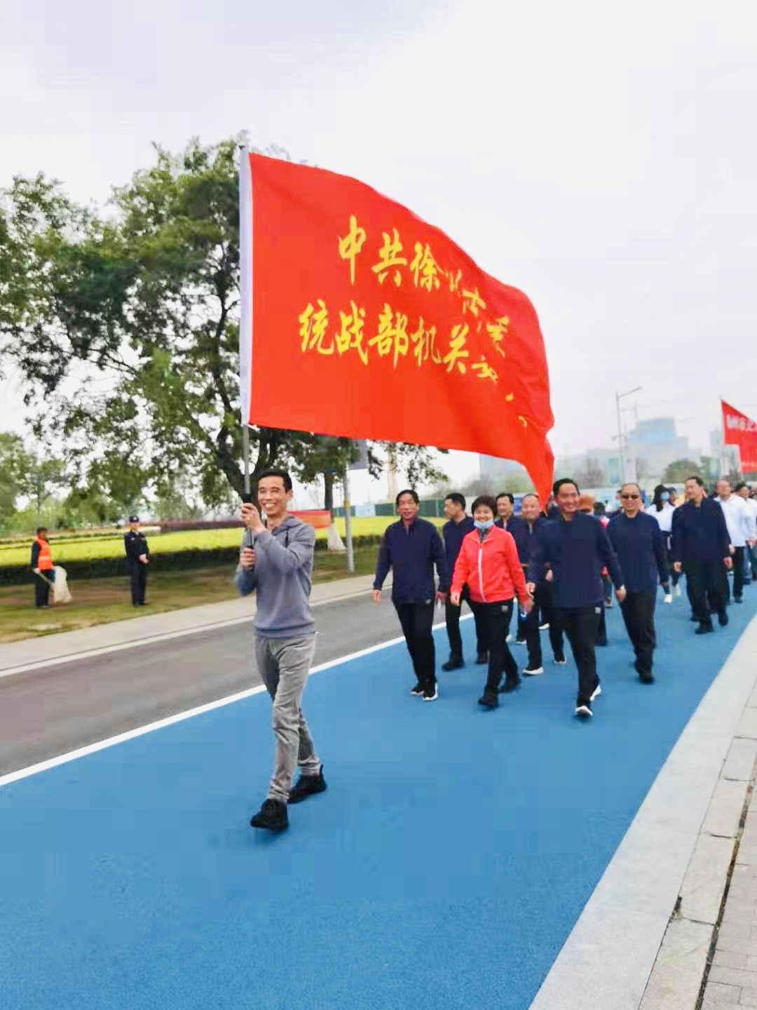 市级机关健步走.jpg