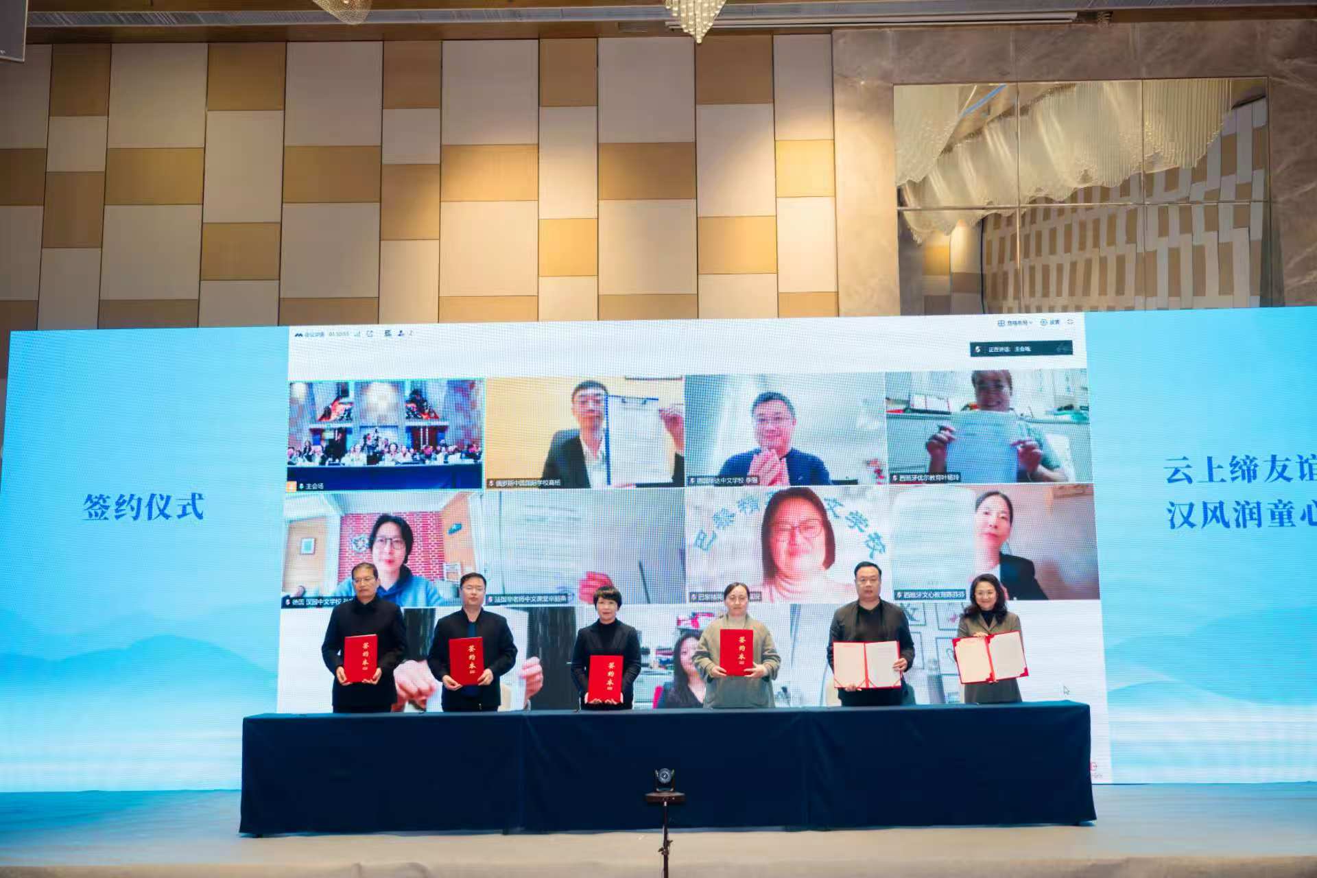 签约2.jpg 签约2.jpg