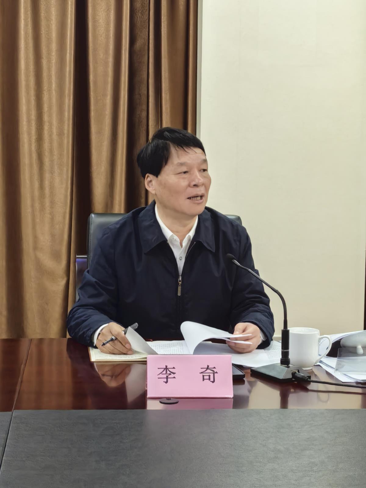 李奇.jpg 李奇.jpg